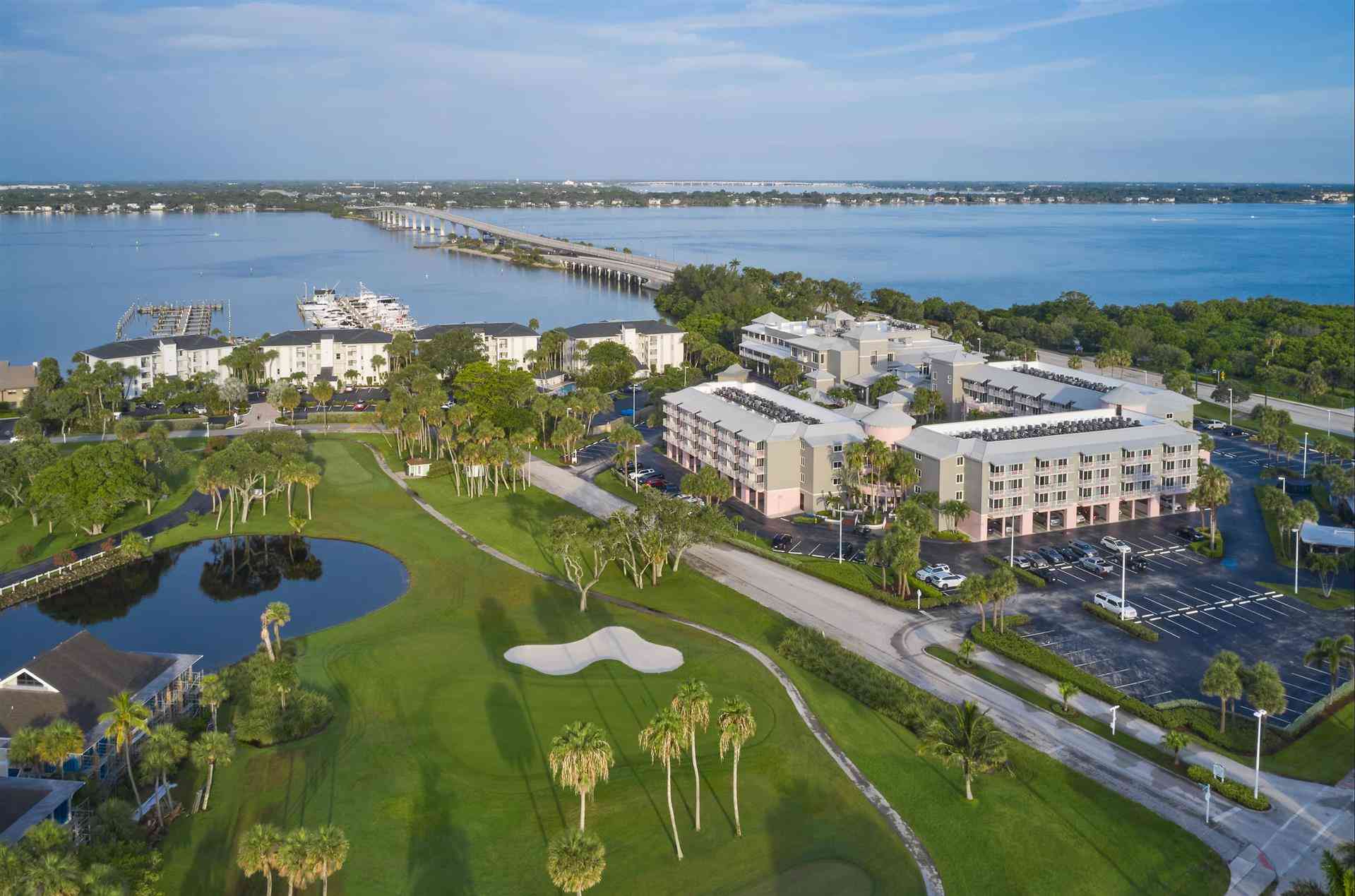 Marriott Hutchinson Island Beach Resort, Golf & Marina *Reimagined* в Stuart, FL