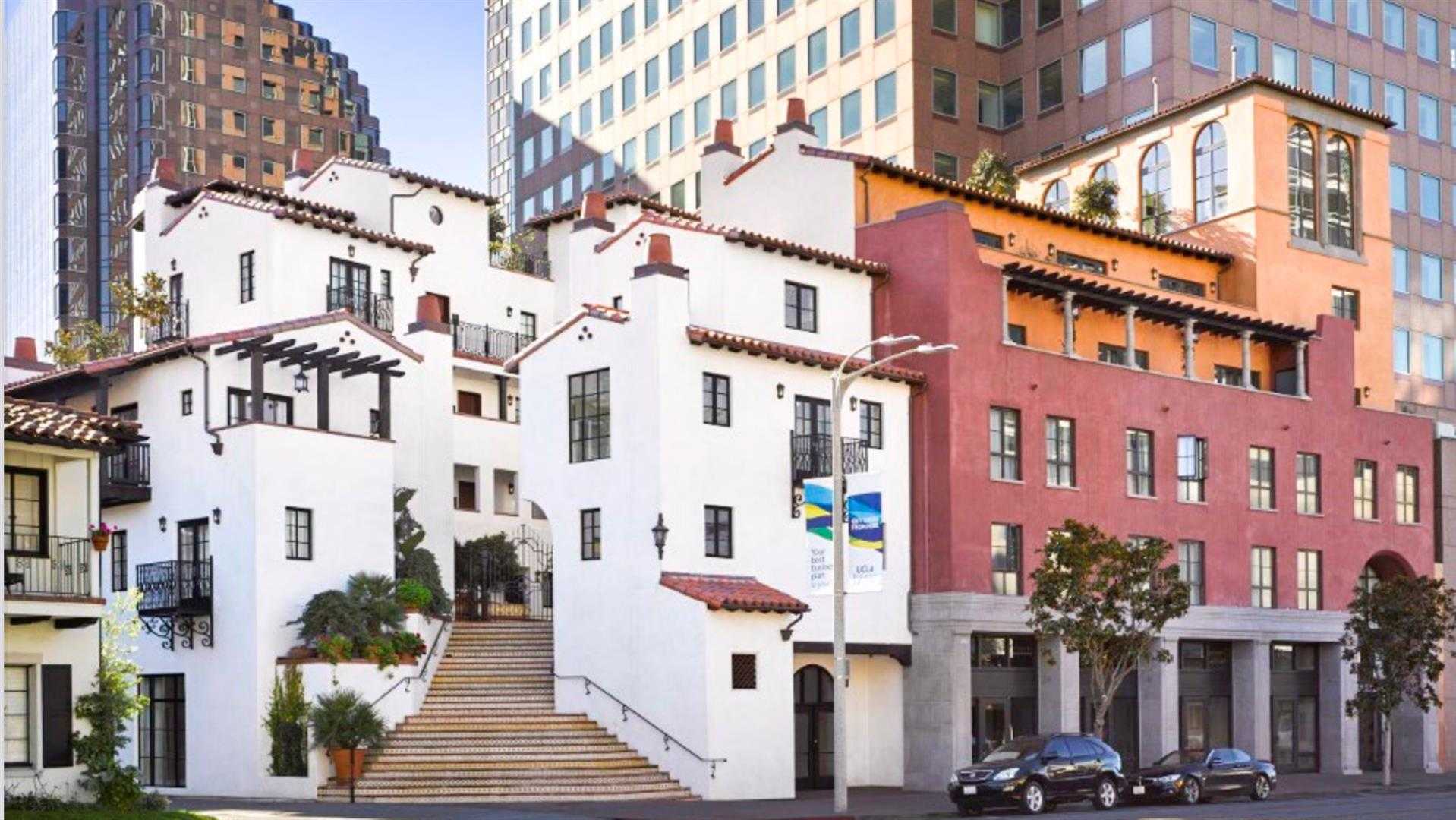 Plaza La Reina a Los Angeles, CA