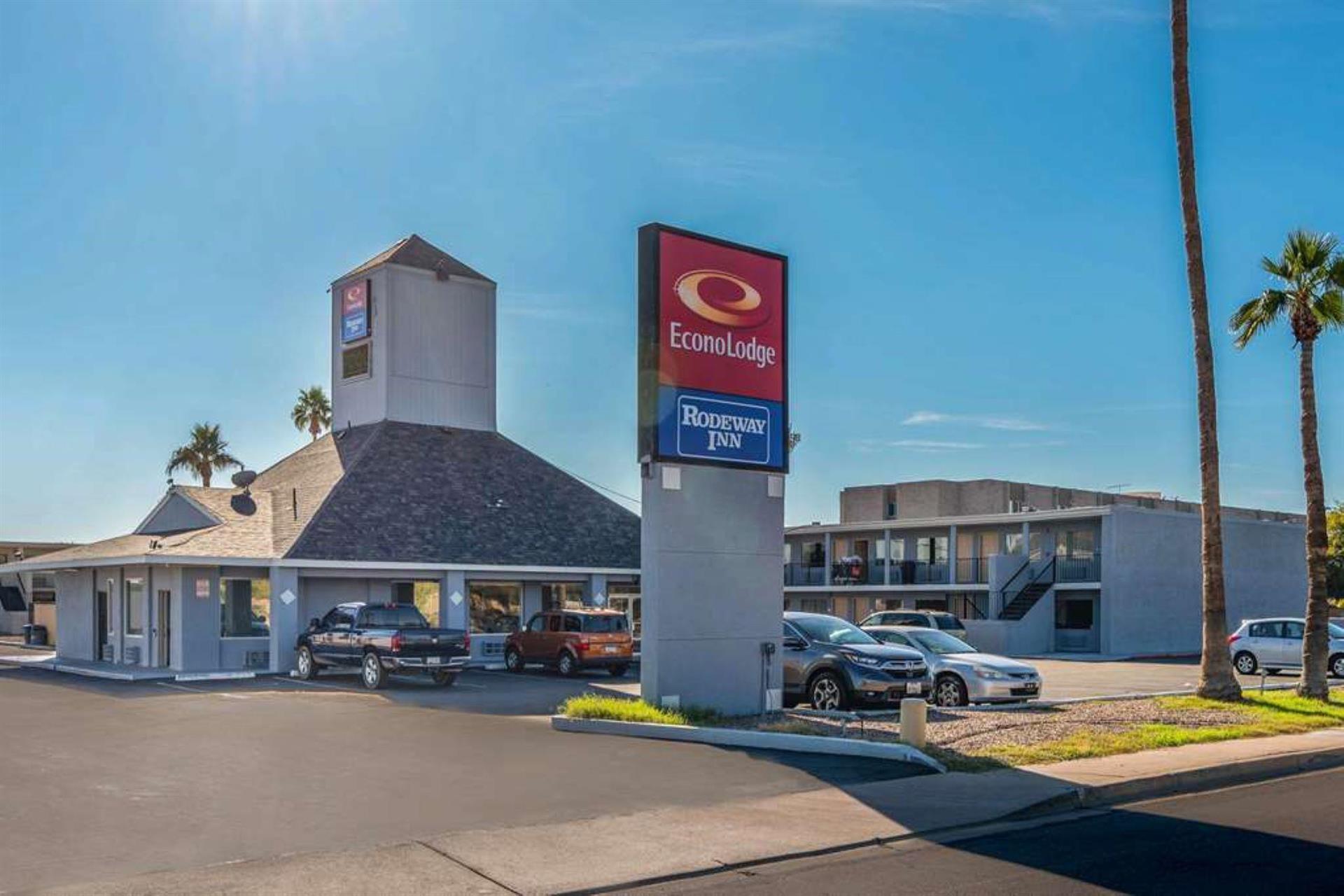 Econo Lodge Phoenix image
