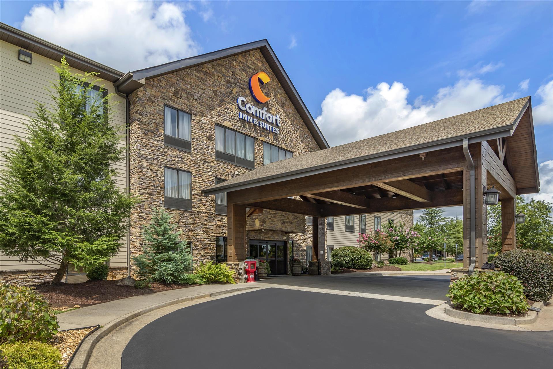 Comfort Inn and Suites Blue Ridge image