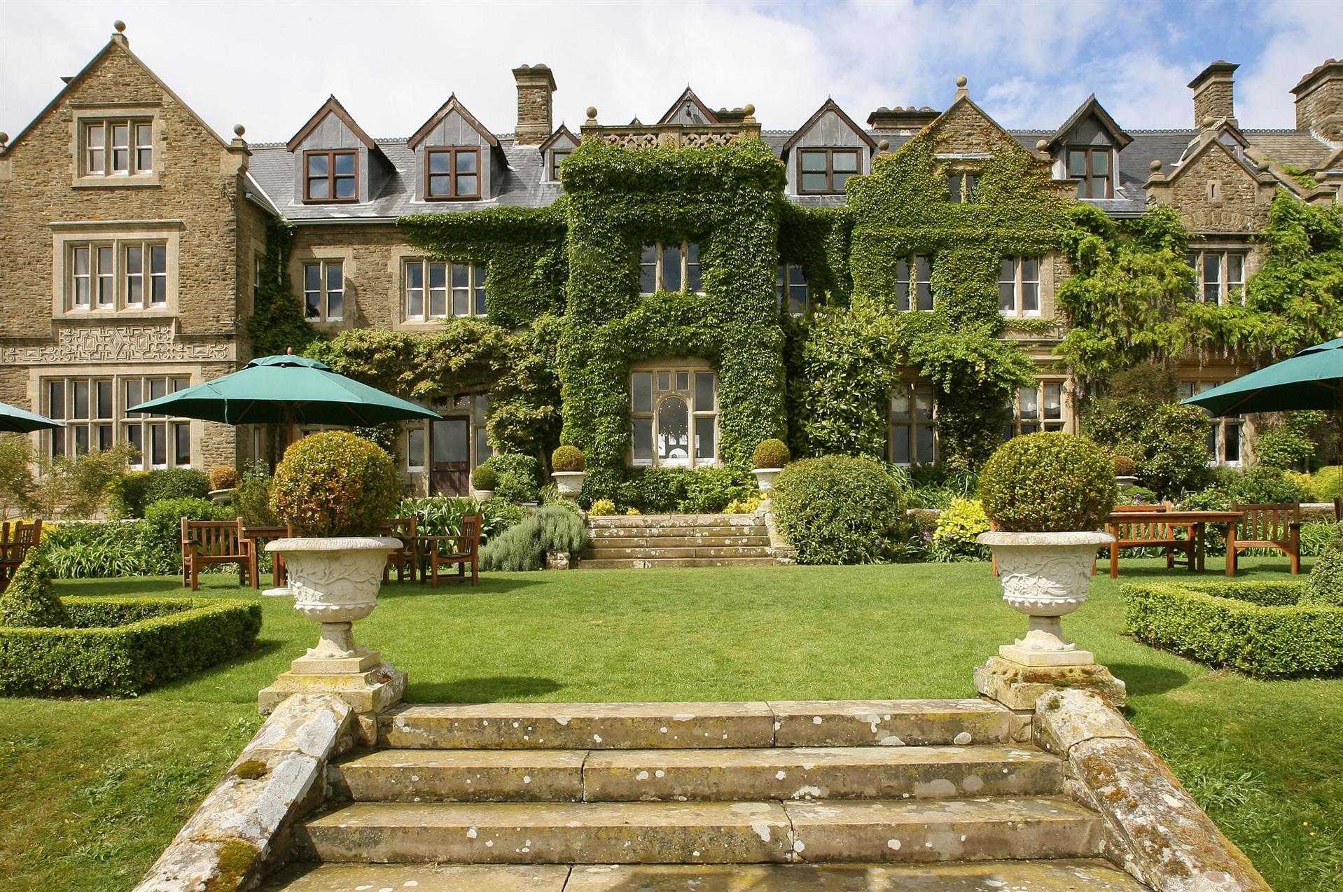 South Lodge in Horsham, GB1