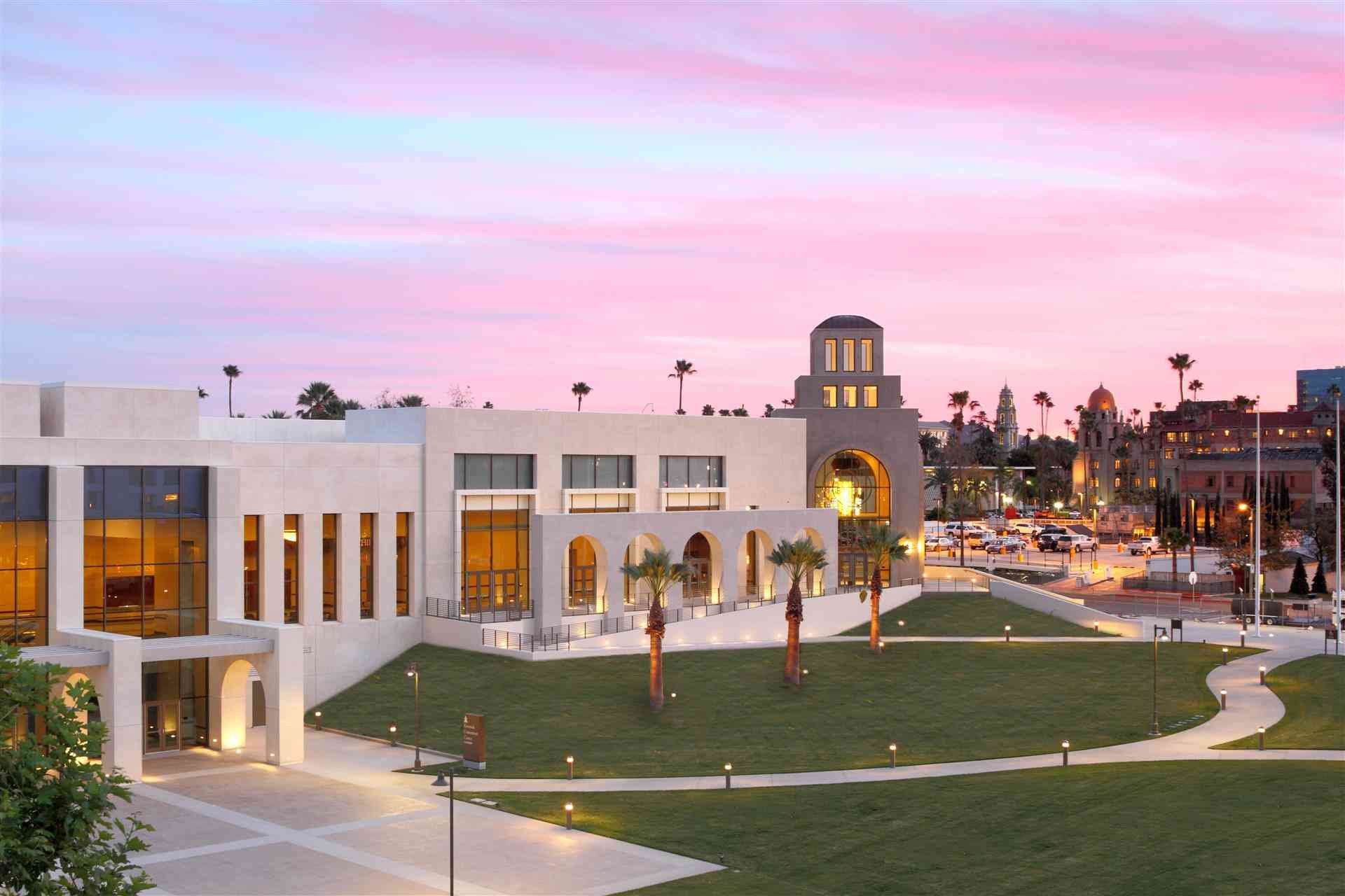 Riverside Convention & Visitors Bureau в Riverside, CA