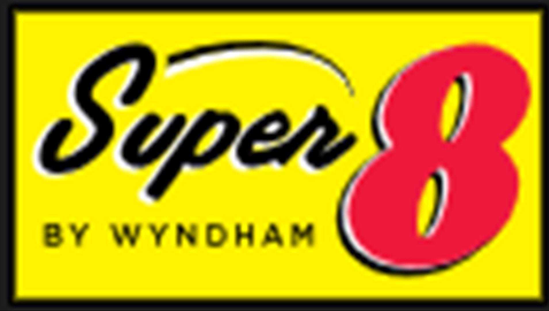Super 8 by Wyndham Deerfield/Northbrook en Deerfield, IL