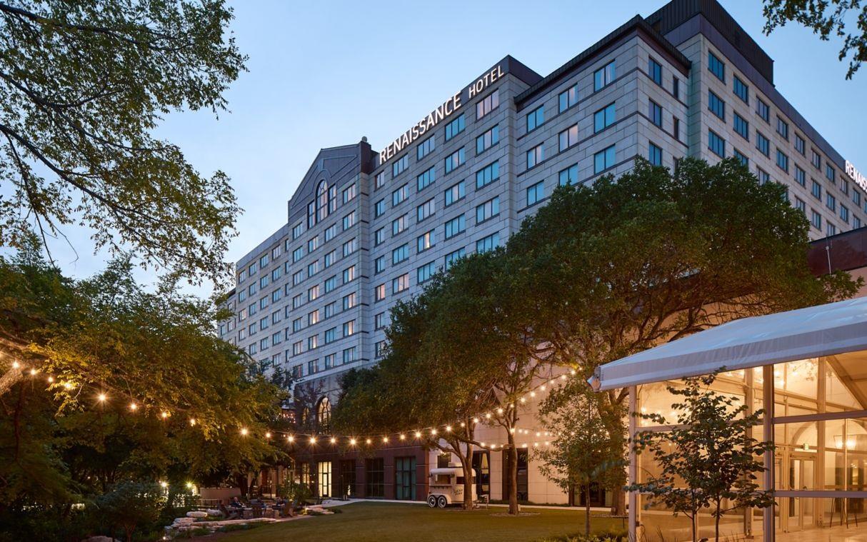 Need Dates Promotion 100+ Peak Rooms image