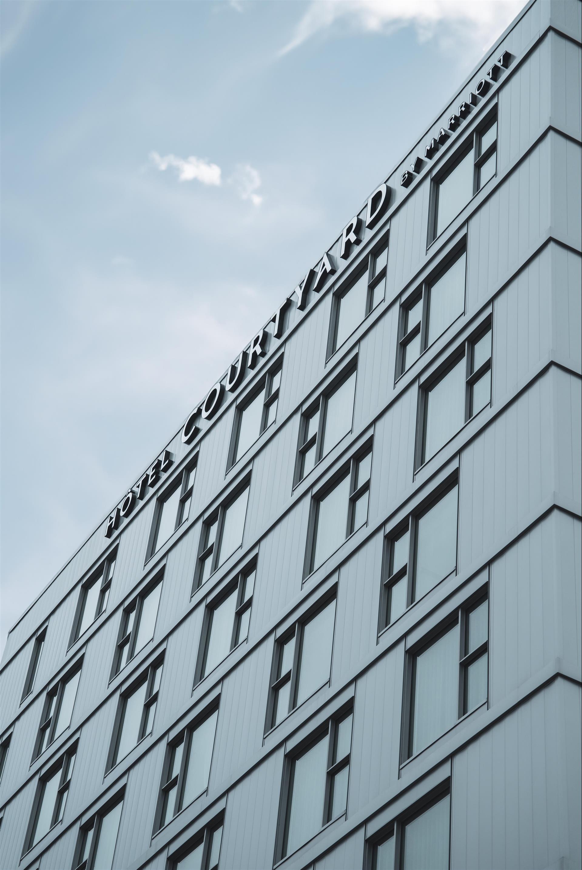 Courtyard by Marriott Montreal Laval image