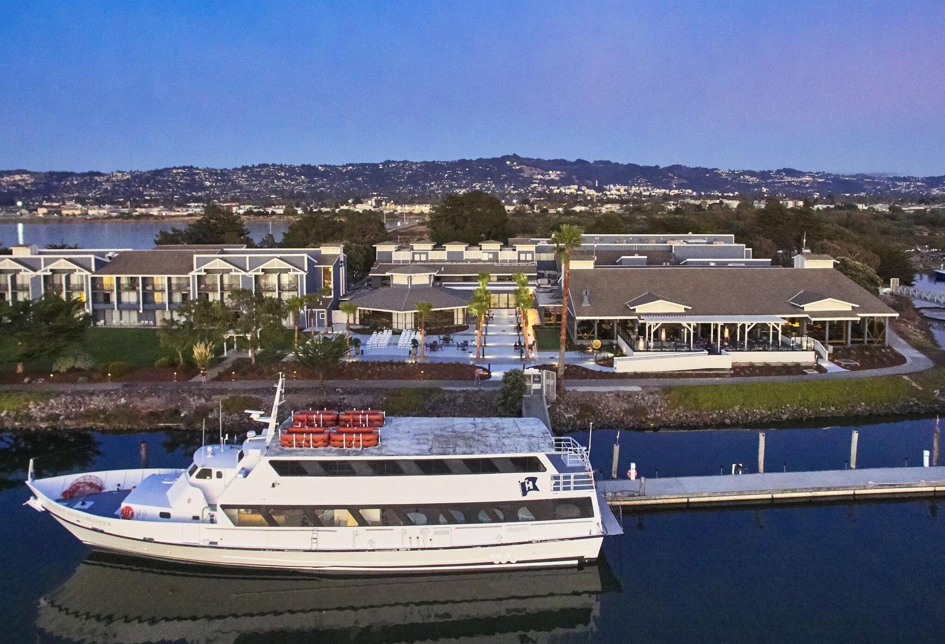 DoubleTree by Hilton Hotel Berkeley Marina in Berkeley, CA