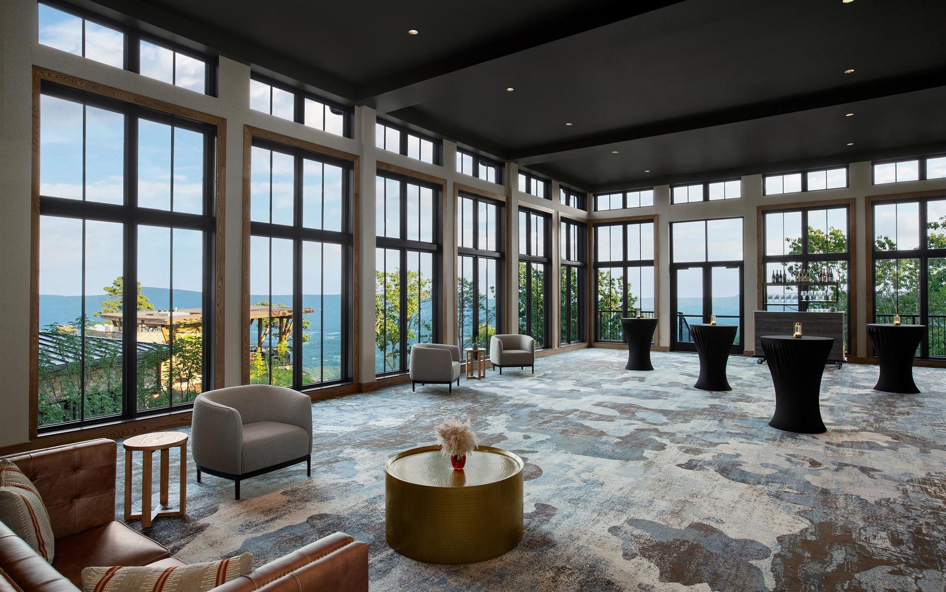 Изображение Mountaintop Luxury Meeting Incentives