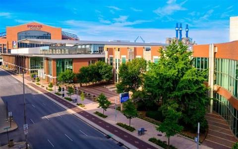 印第安纳波利斯会议中心和卢卡斯石油体育