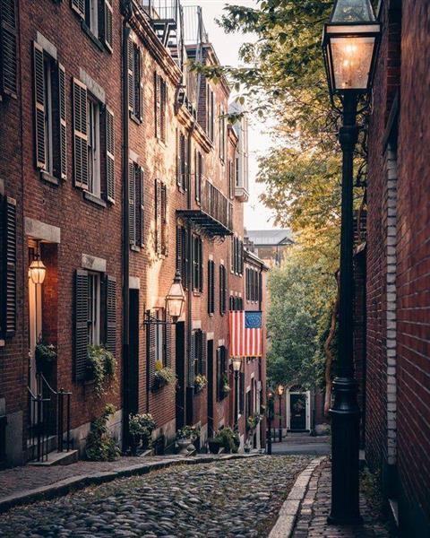 Charles Street/Beacon Hill