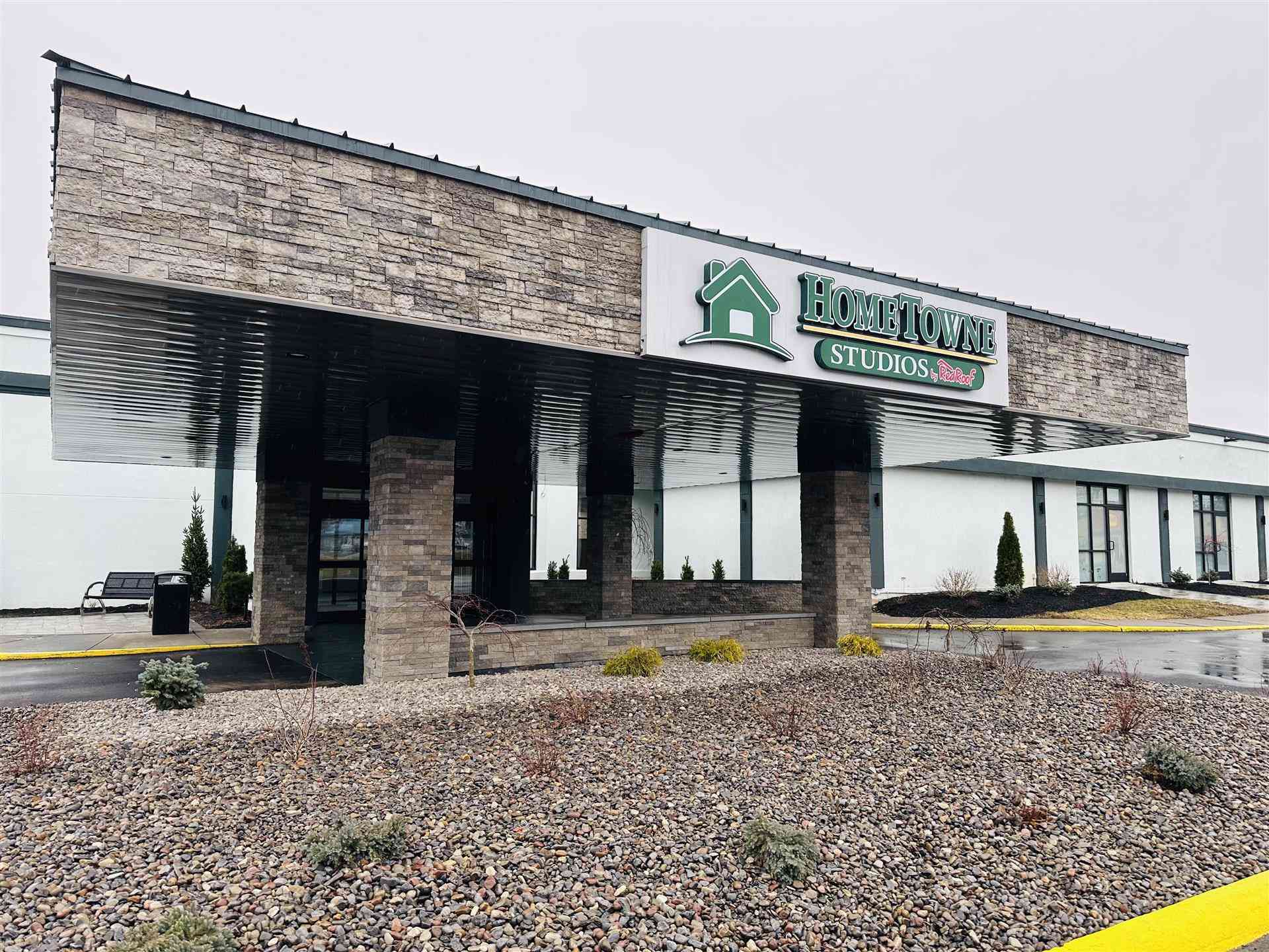 HomeTowne Studios & Conference Center Cortland a Cortland, NY