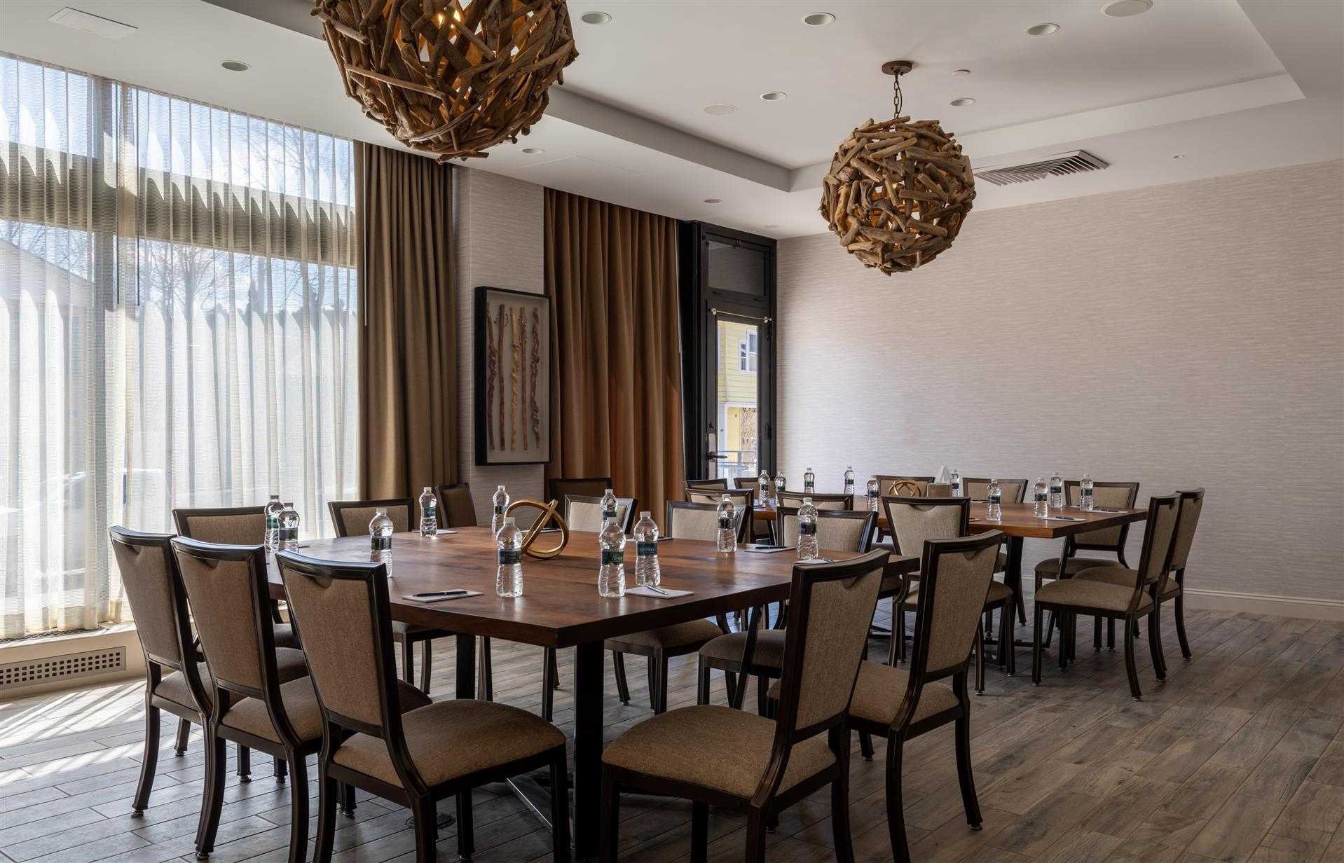 Hotel Saranac, Curio Collection by Hilton in Saranac-meer, NY