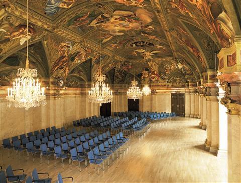 下奥斯特雷希宫