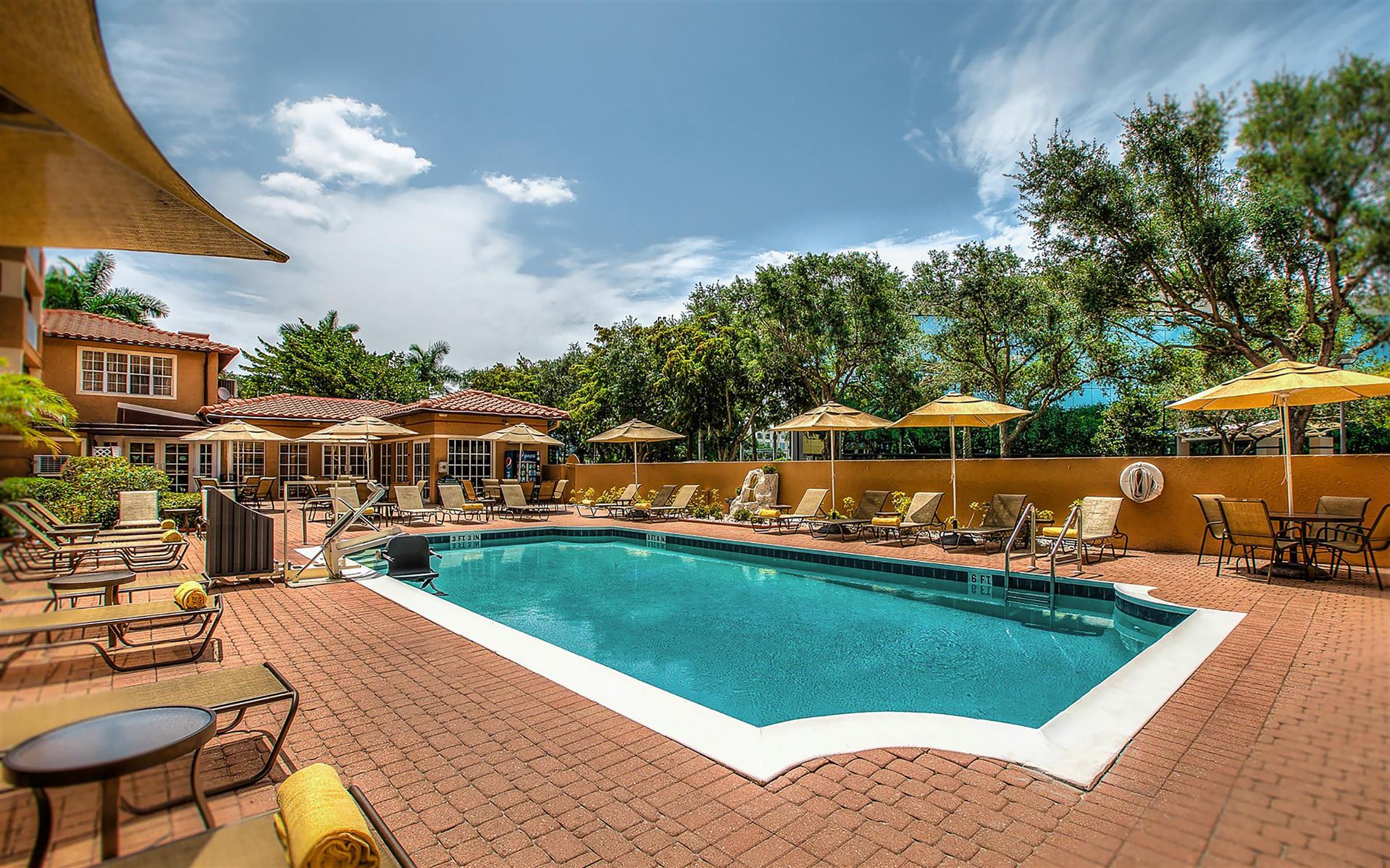 Inn Of Naples, Tapestry Collection by Hilton image