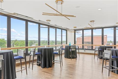 DoubleTree by Hilton Greeley at Lincoln Park in Greeley, CO