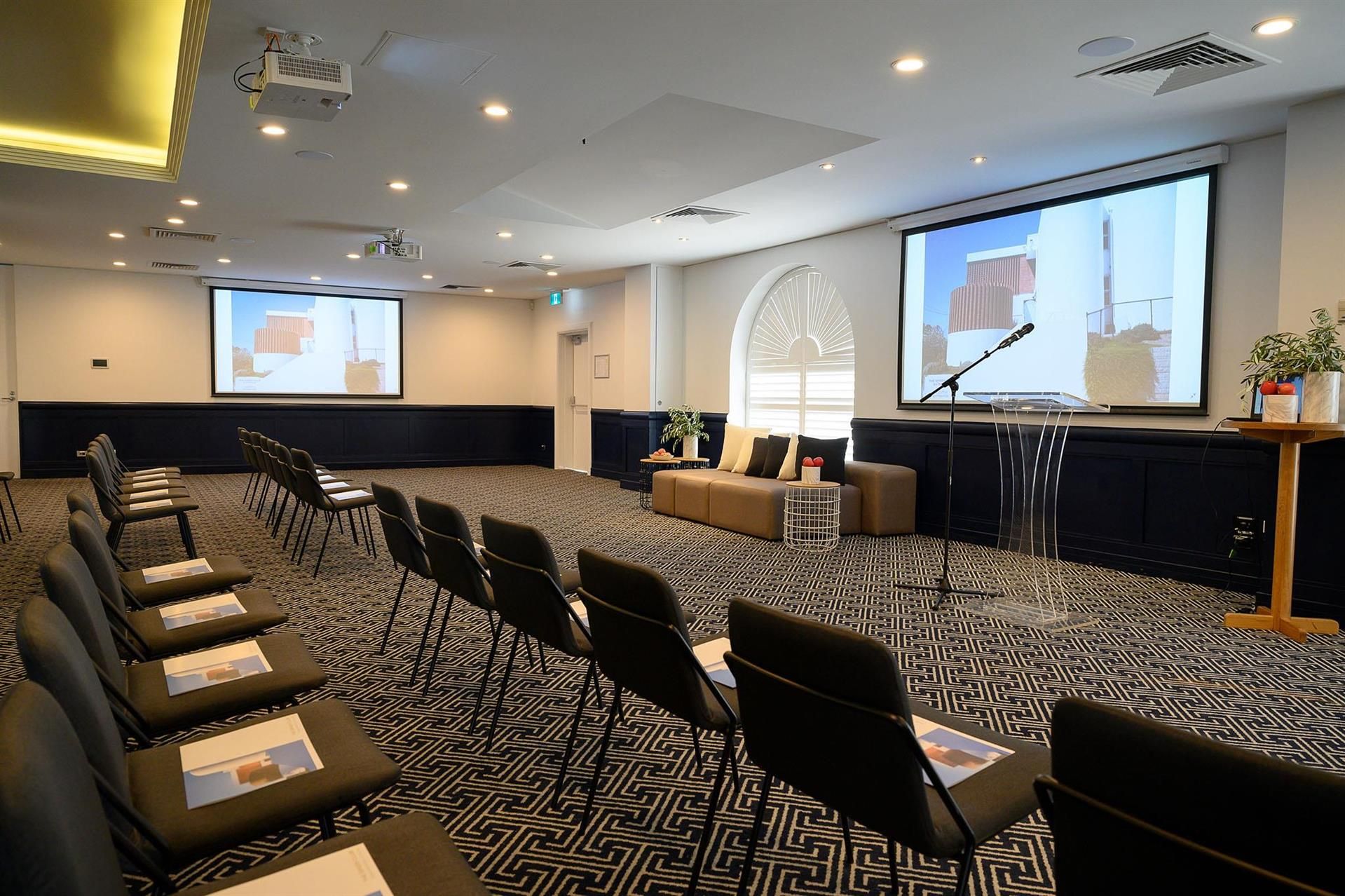 รูปสถานที่จัดงาน