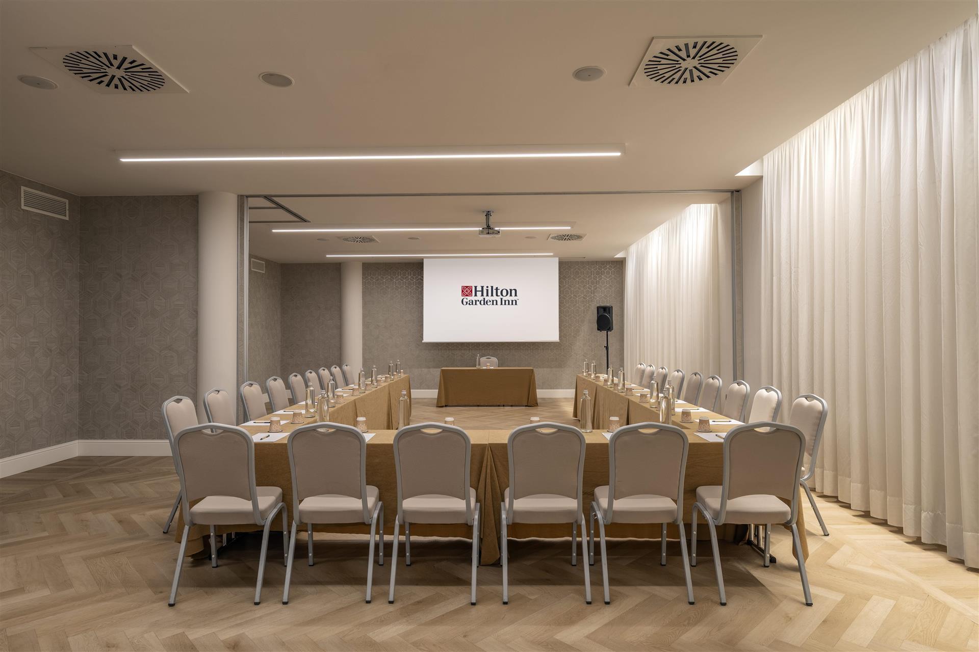 Изображение помещения для встречи