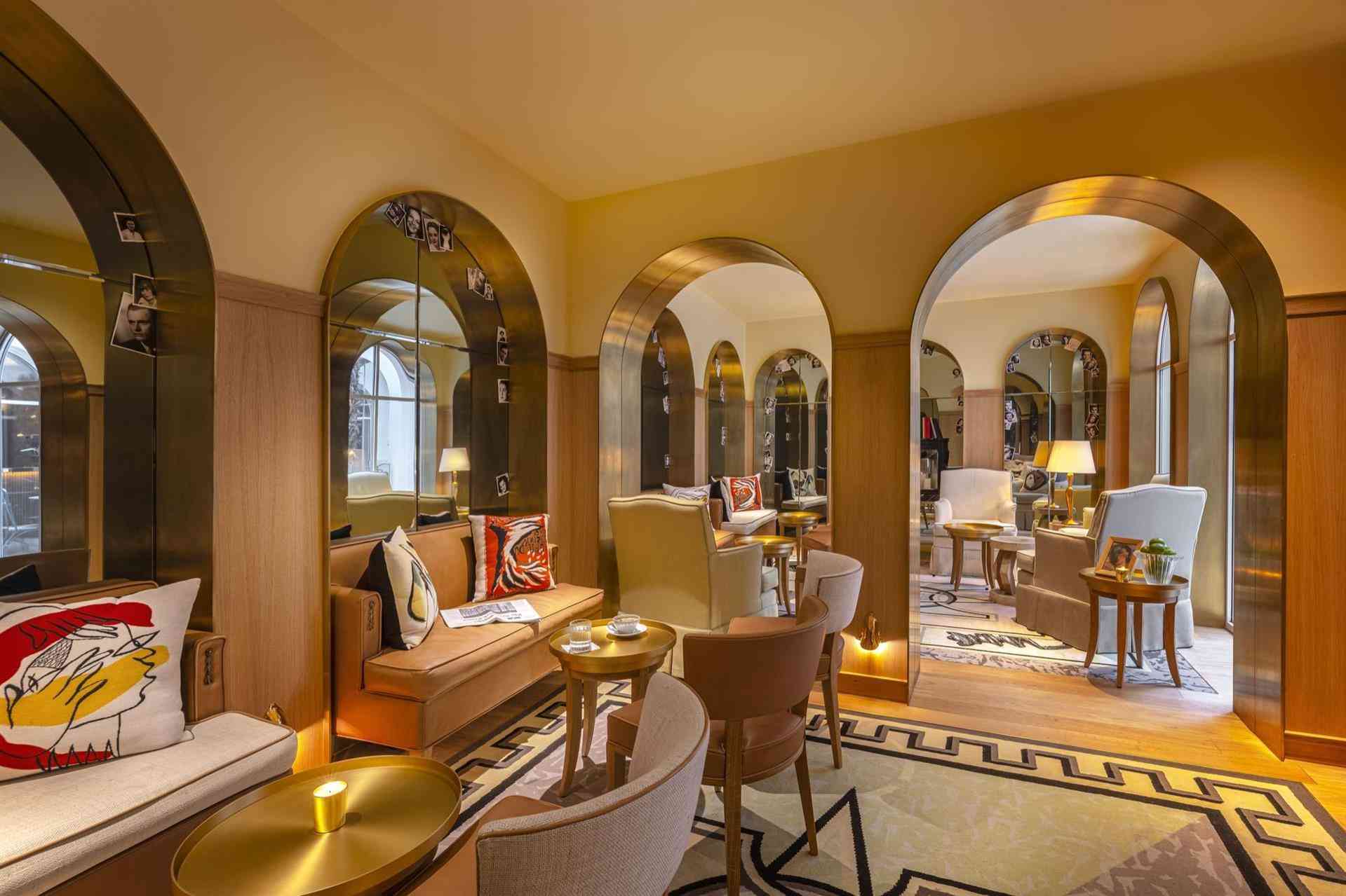 9Confidentiel em Paris, FR