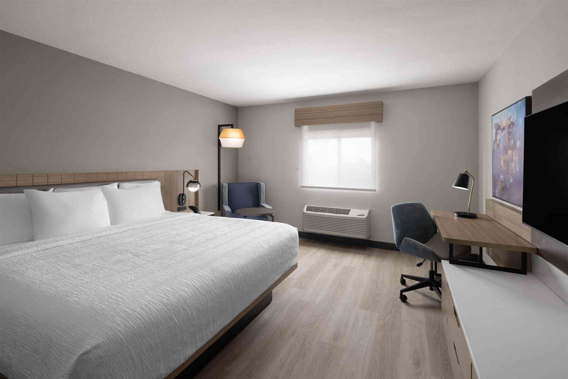 La Quinta Inn & Suites Greenville Woodruff Rd in Greenville, SC