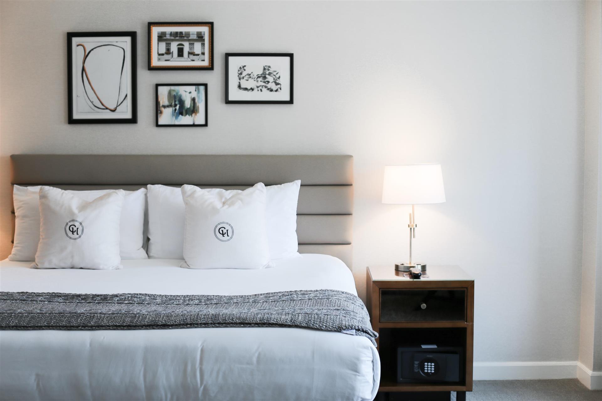 Claridge House image