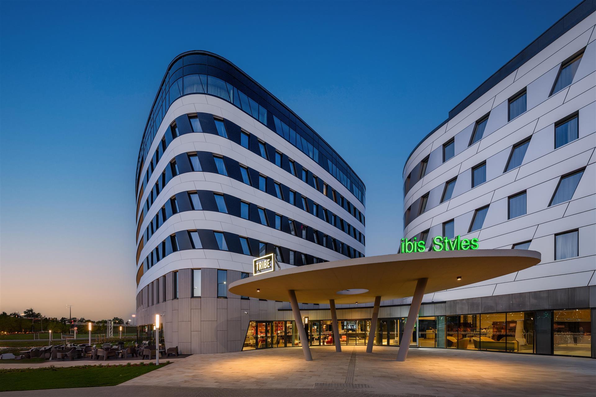 IBIS Styles Budapest Airport image