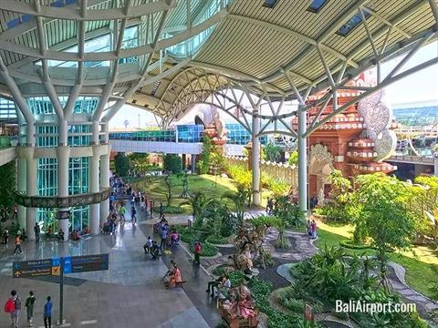 イ・グスティ・ングラライ国際空港