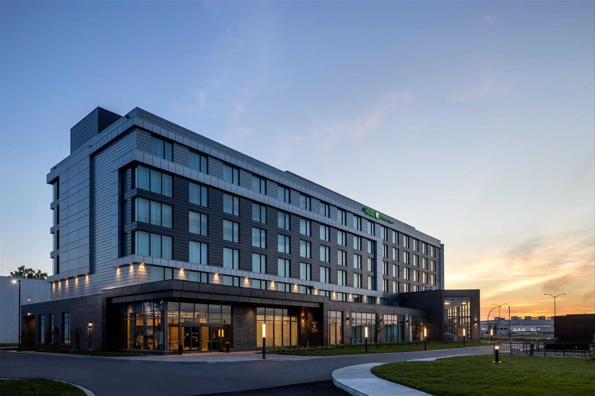 Holiday Inn Express Aeroport Montreal St Laurent em Montreal, QC