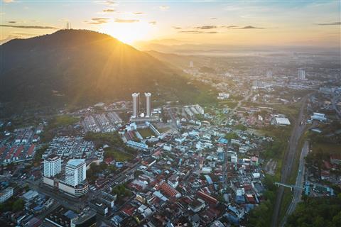 Старый город в Букит-Мертаджаме