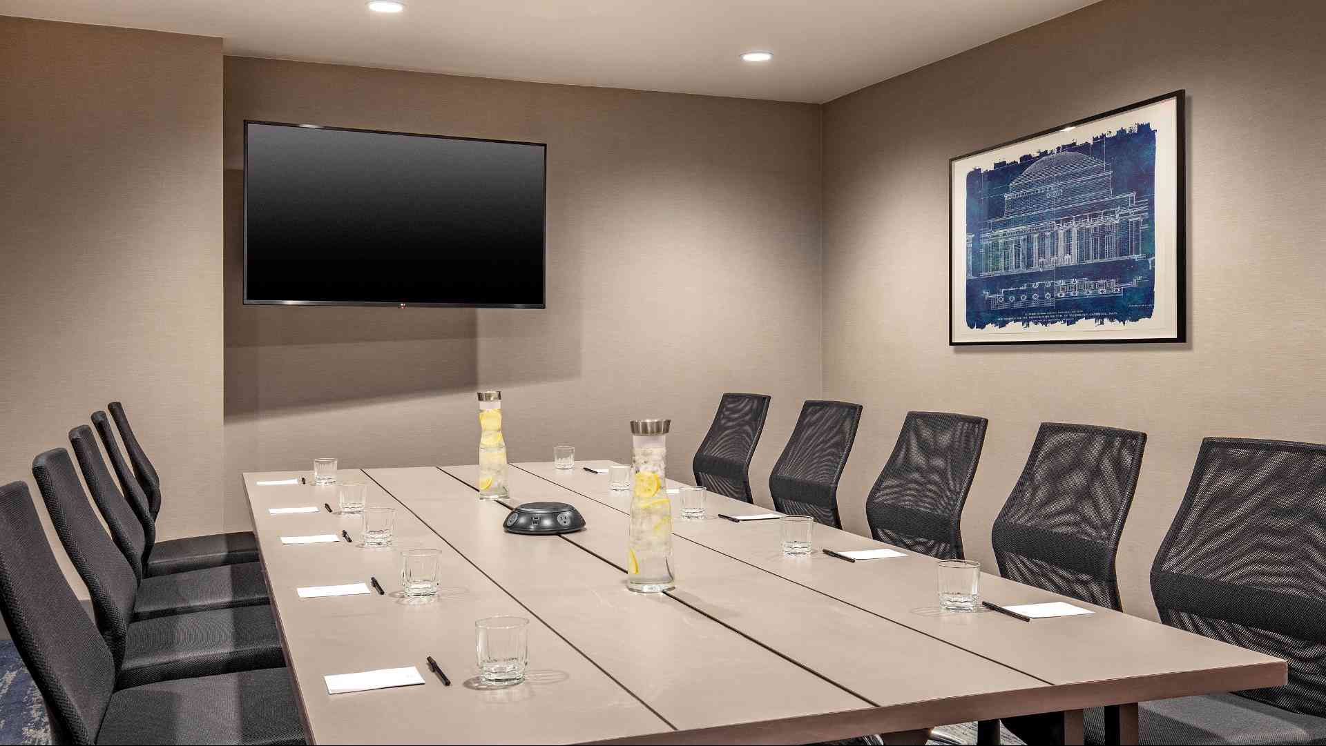 Residence Inn by Marriott Boston Cambridge в Cambridge, MA