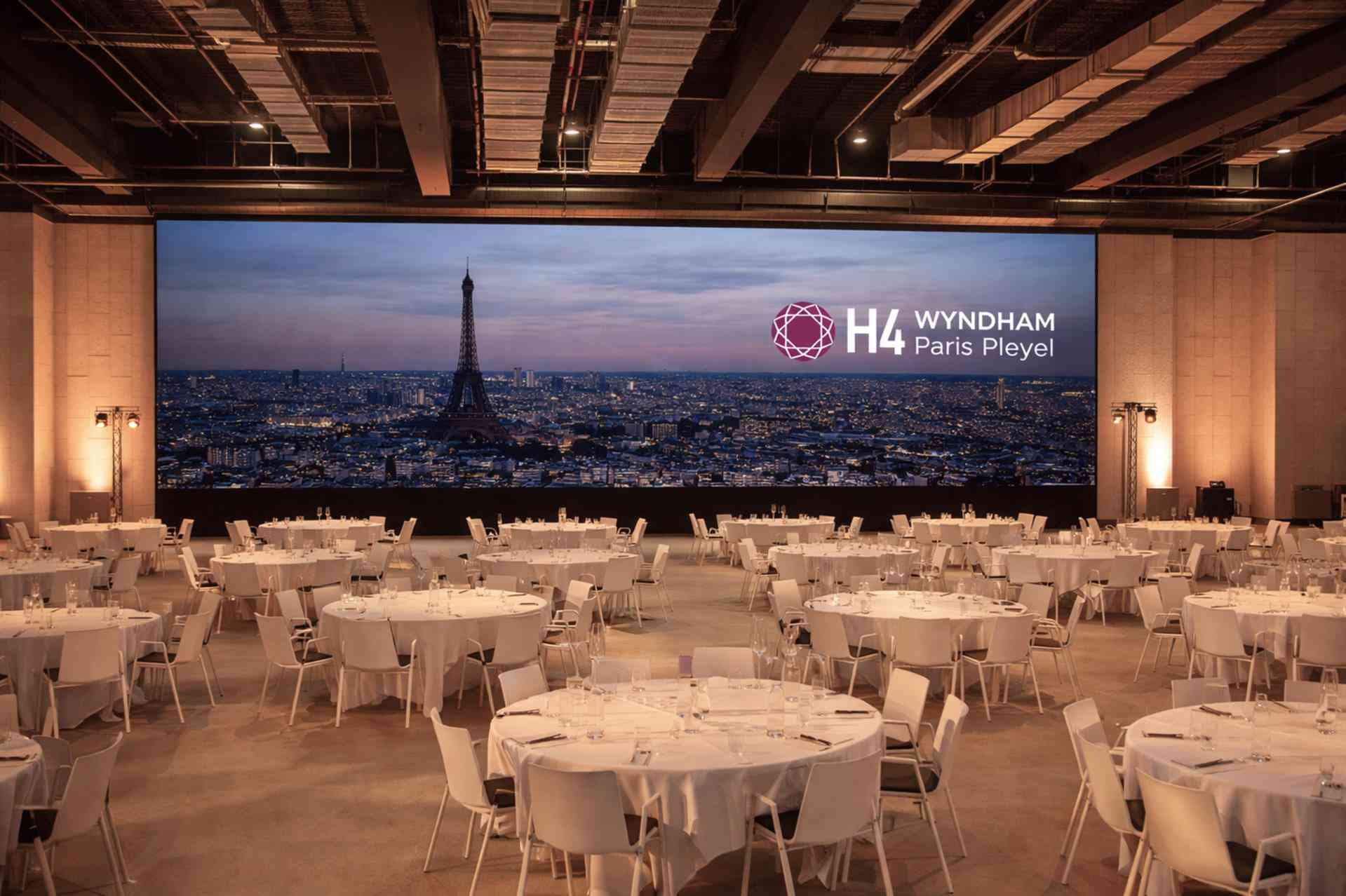 Saint-Denis, FR 的 H4 Wyndham Paris Pleyel