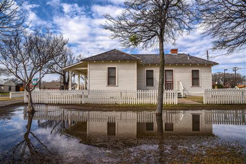 杰基·汤塞尔熊溪遗产中心