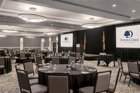 DoubleTree by Hilton Fort Myers at Bell Tower Shops in Fort Myers, FL