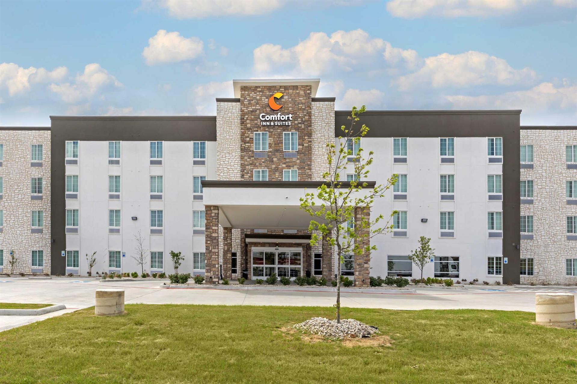 Comfort Inn and Suites Euless image