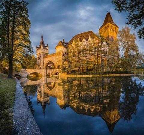 瓦吉達胡尼亞德城堡