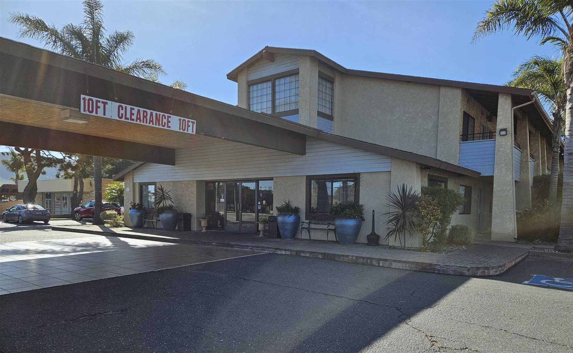 O'Cairns Inn & Suites in Lompoc, CA