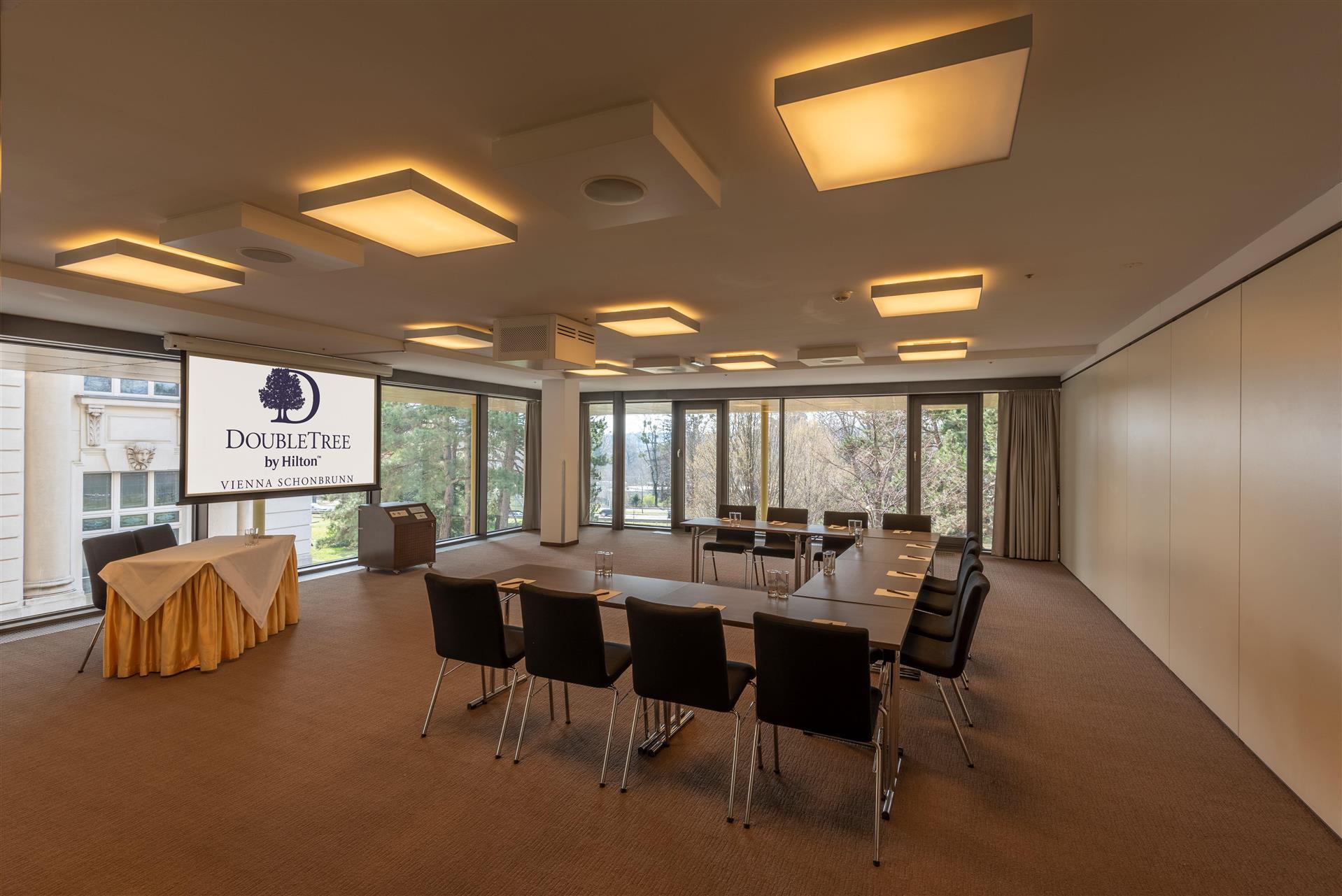 Изображение помещения для встречи