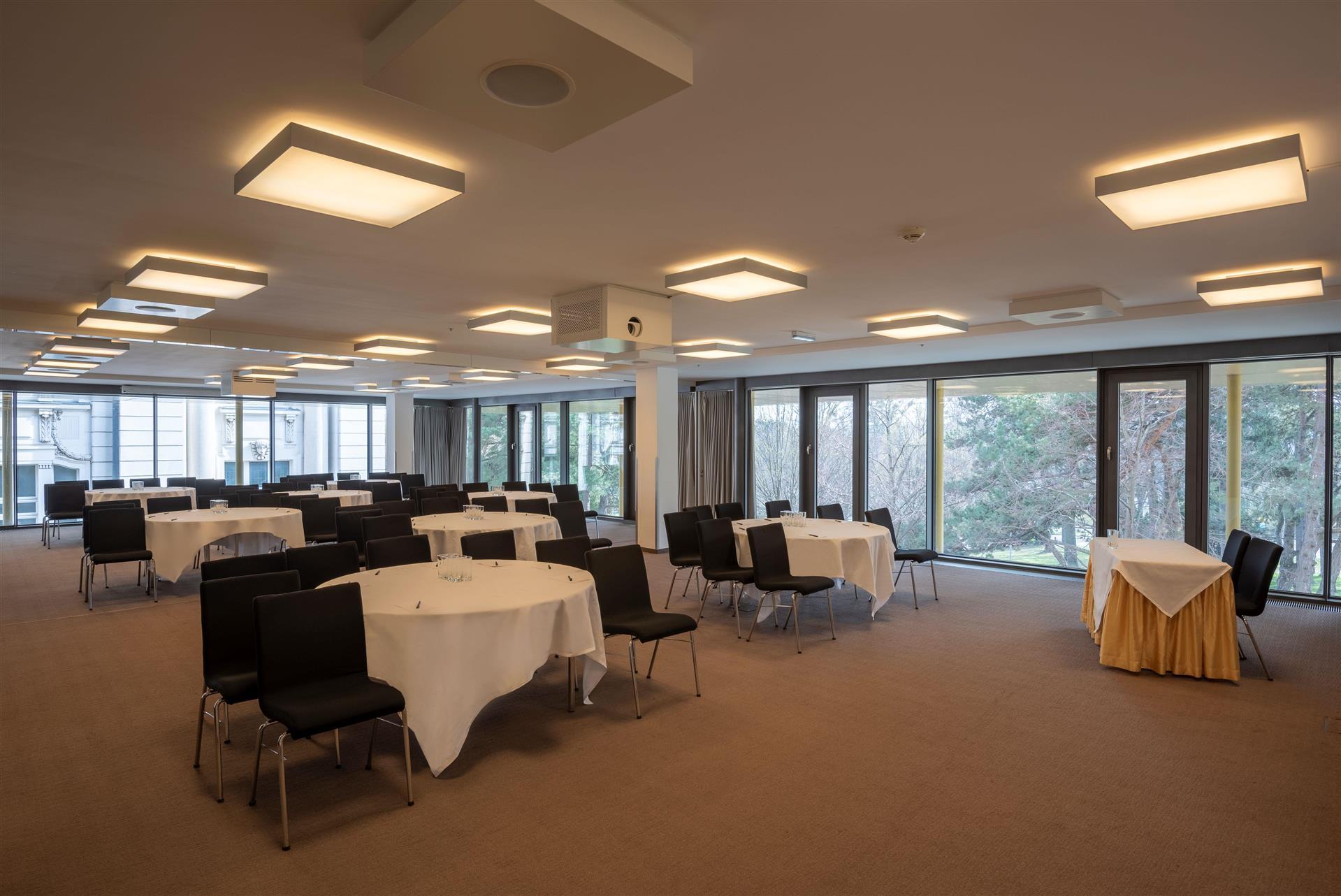 Изображение помещения для встречи