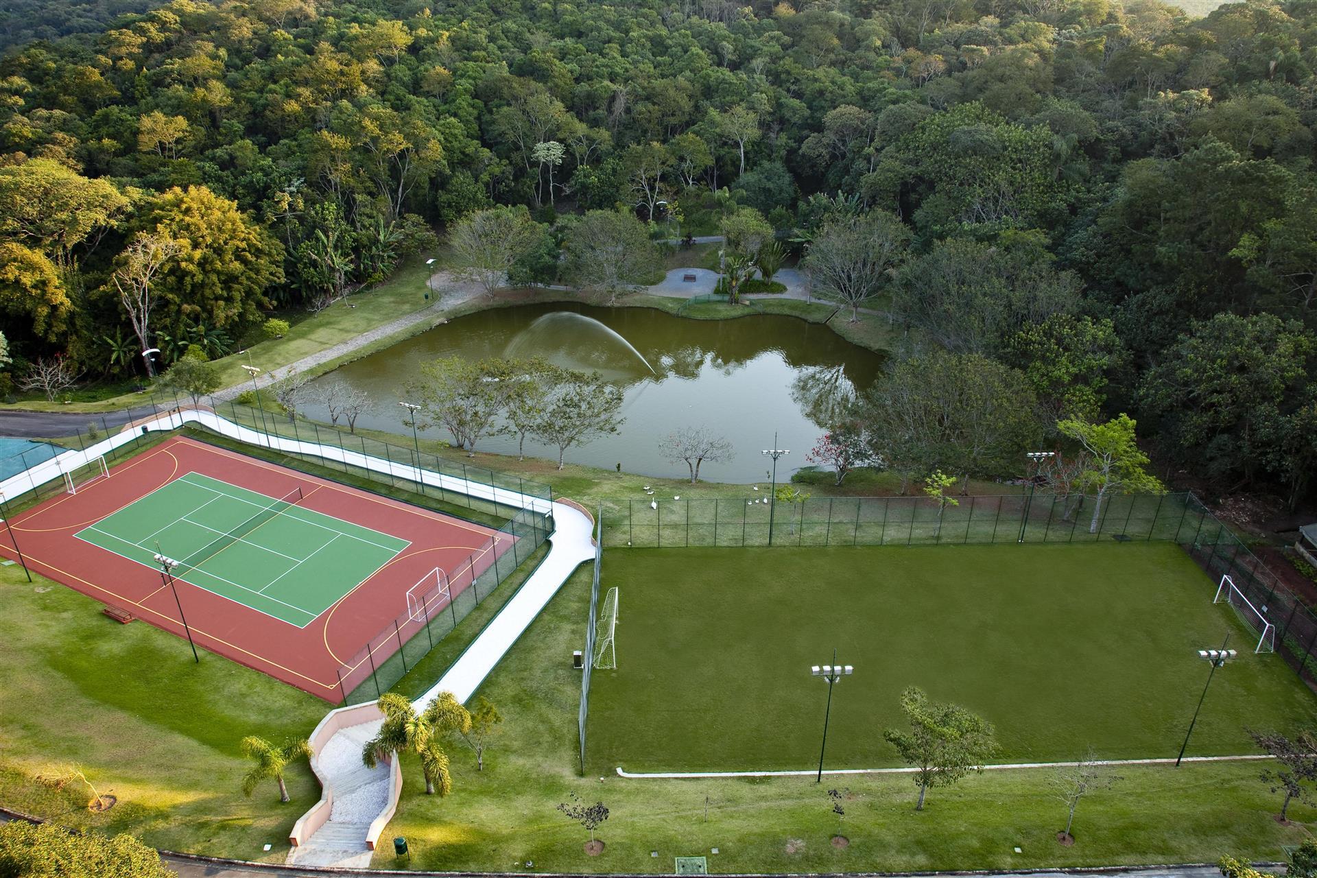 Almenat Embu das Artes, Tapestry Collection by Hilton image