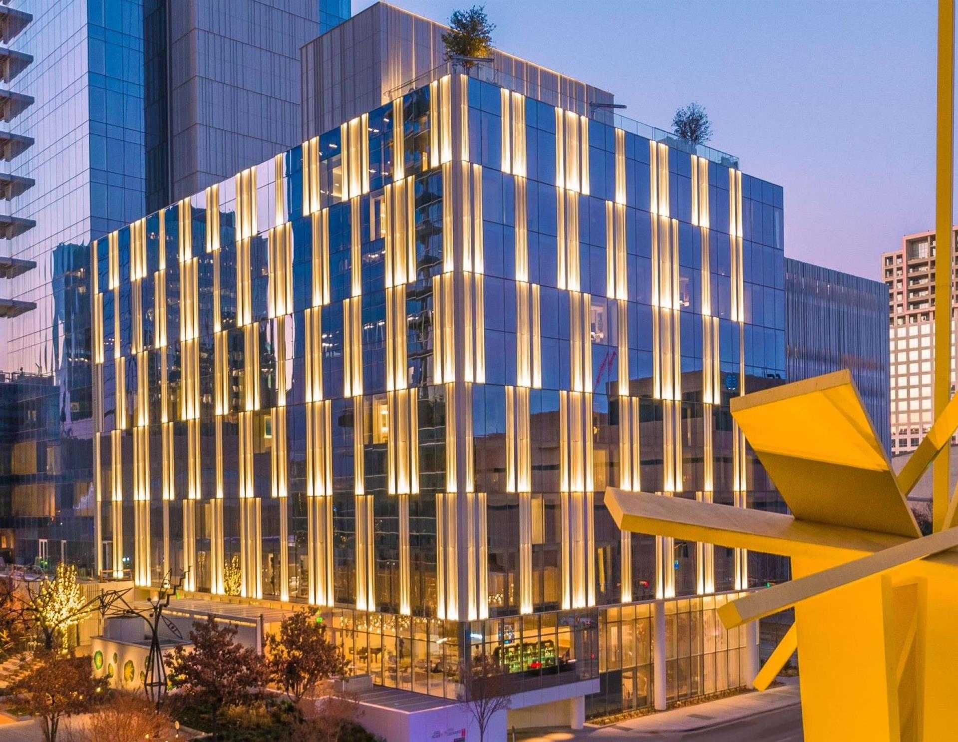 HALL Arts Hotel Dallas, Curio Collection by Hilton i Dallas, TX