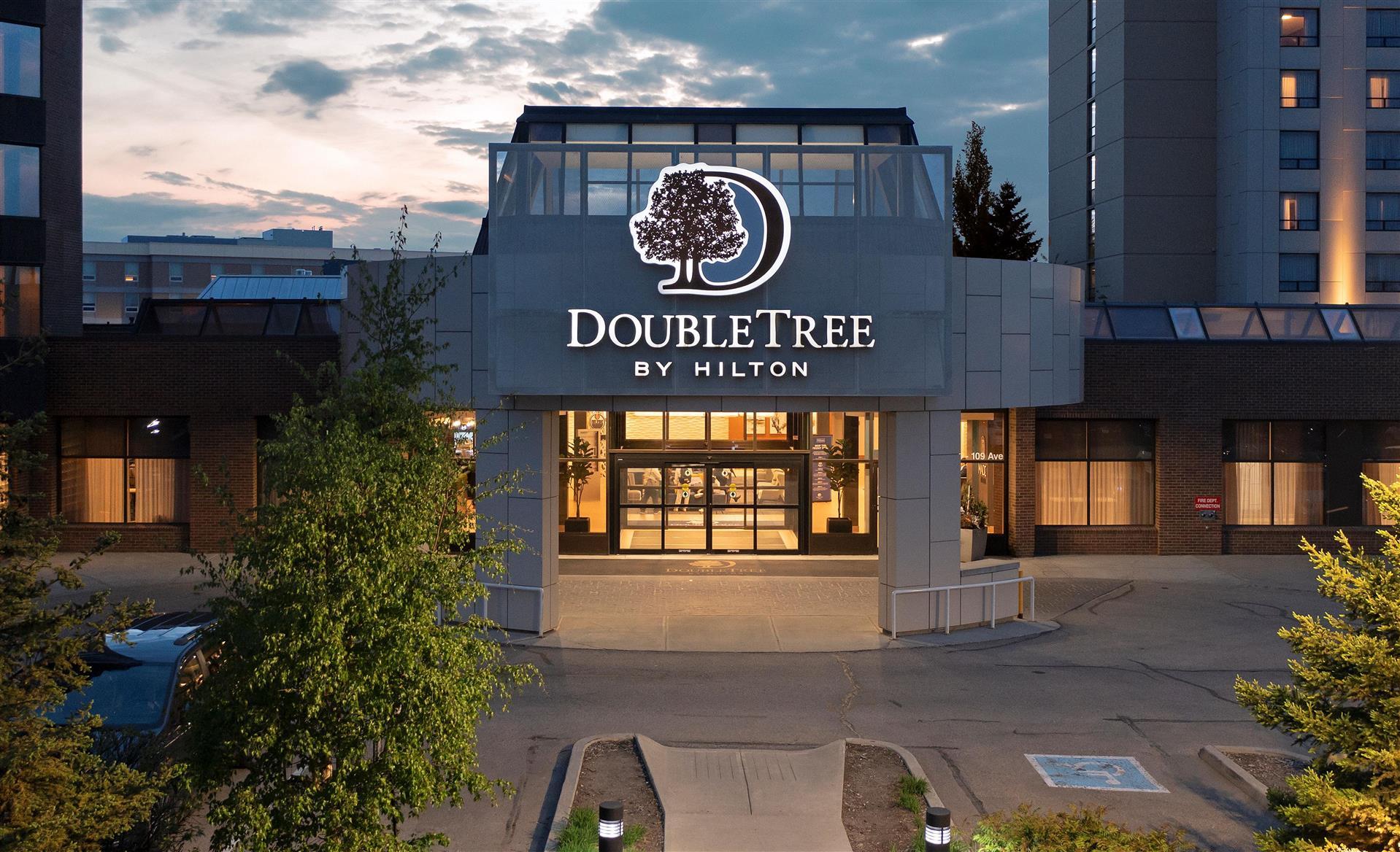 DoubleTree by Hilton Hotel West Edmonton in Edmonton, AB