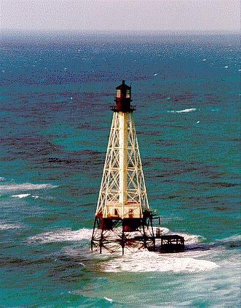 Faro de Alligator Reef