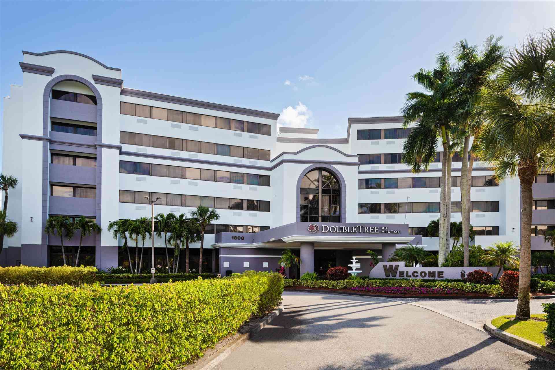DoubleTree by Hilton Hotel West Palm Beach Airport в West Palm Beach, FL