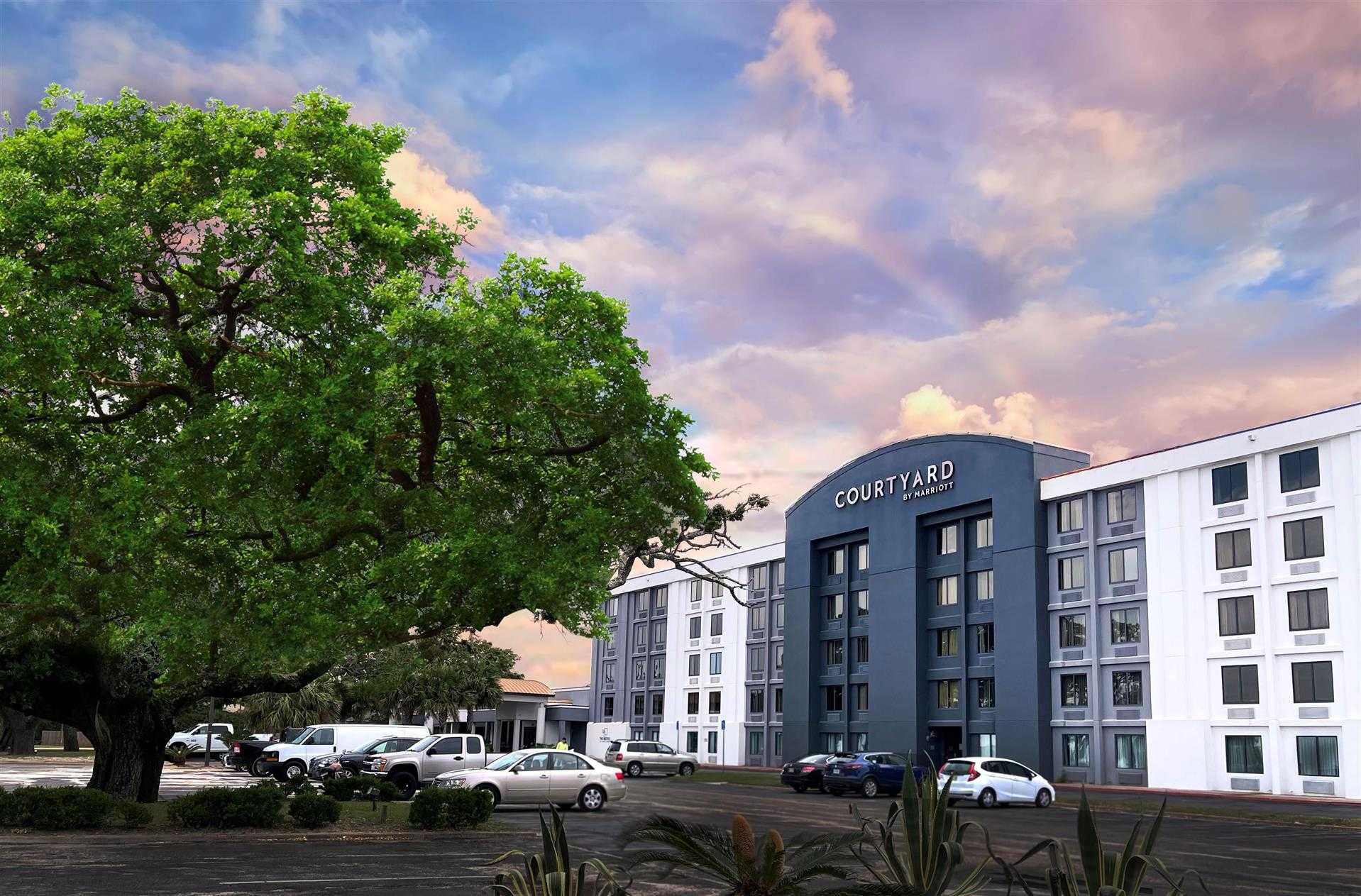 Courtyard by Marriott Gulfport Beachfront in Gulfport, MS