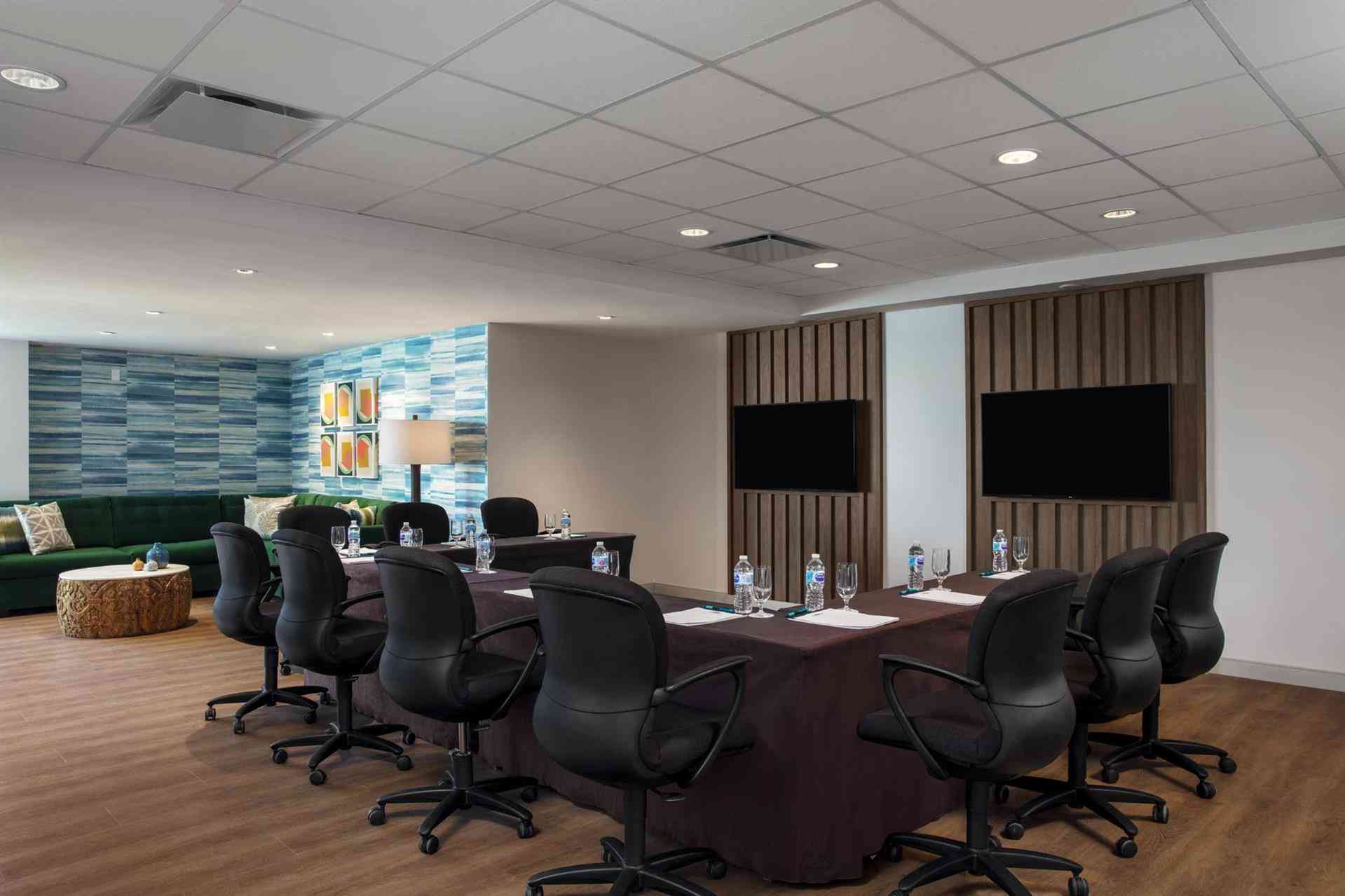 The Beachcomber Beach Resort And Hotel a St. Pete Beach, FL