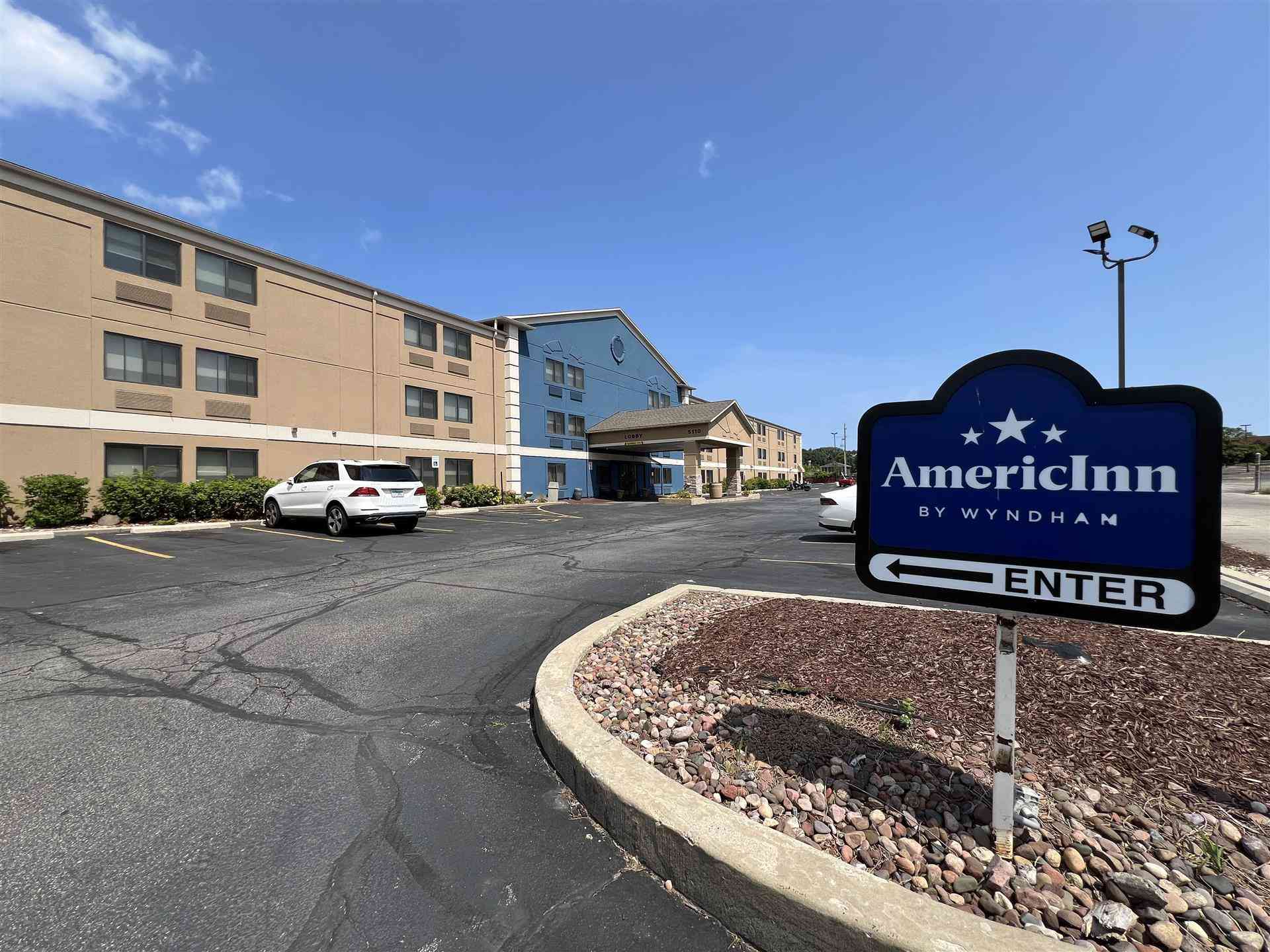 AmericInn by Wyndham Glendale/Milwaukee i Glendale, WI