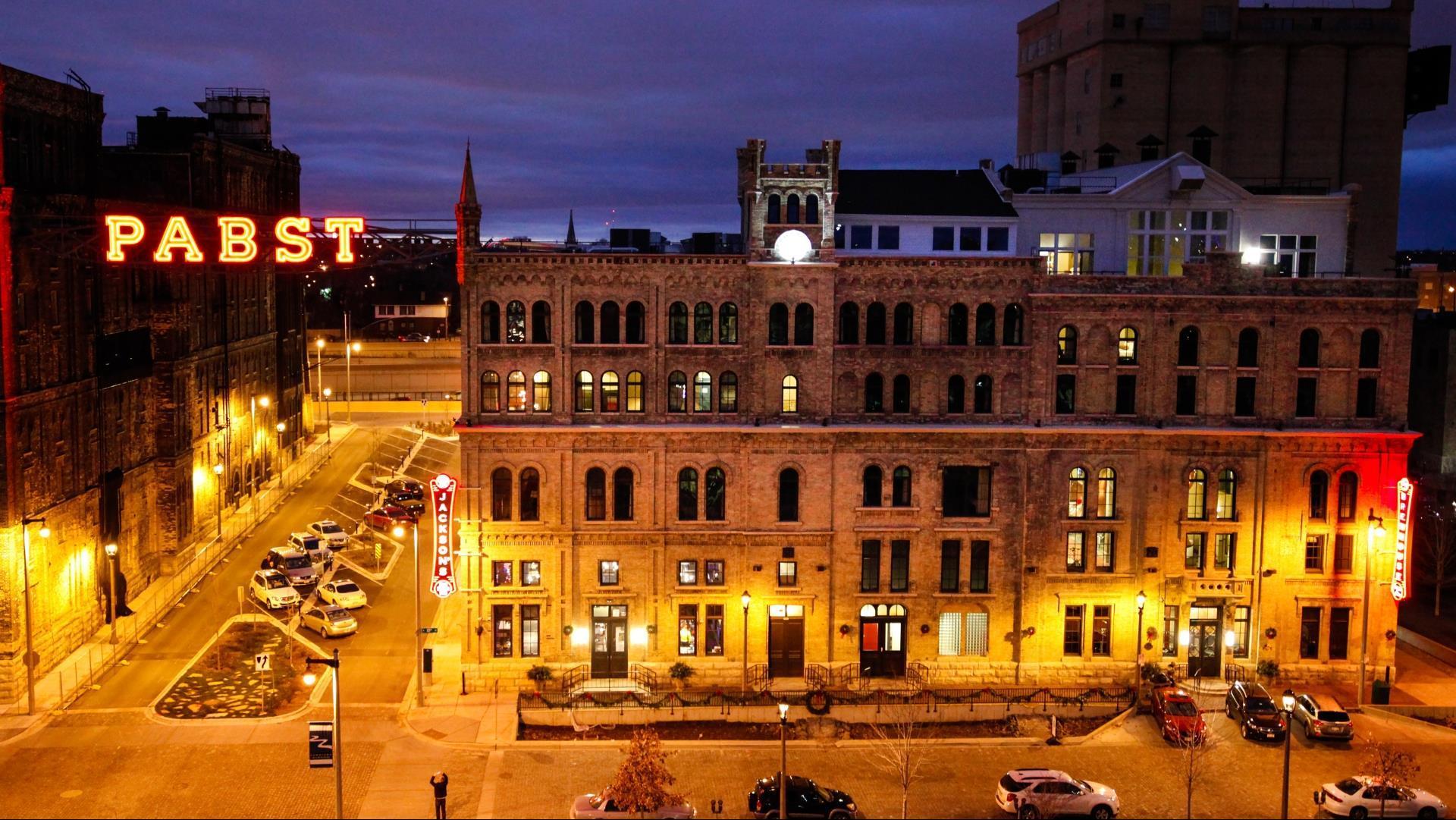 Brewhouse Inn & Suites image