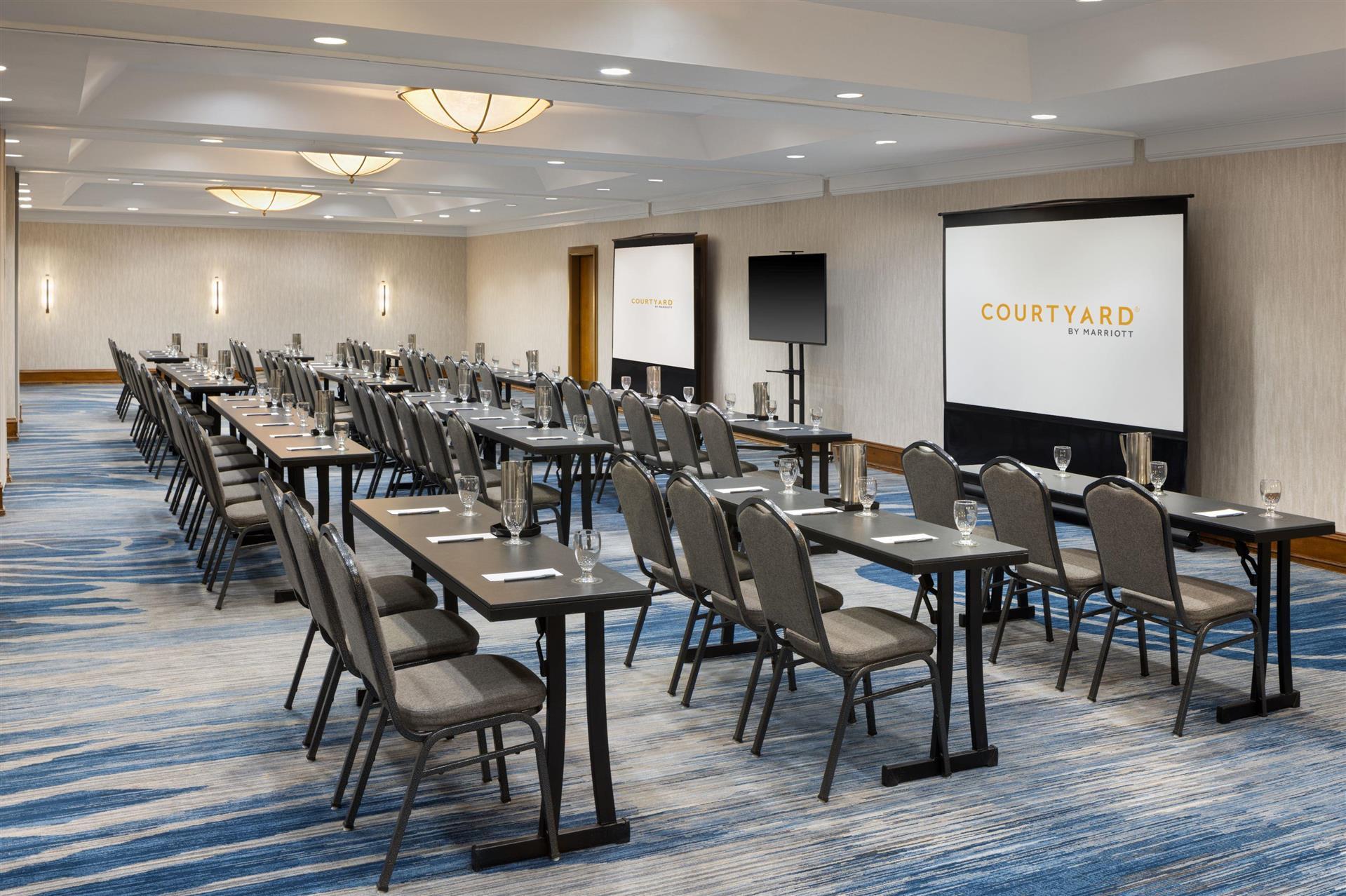 Courtyard by Marriott Chicago at Medical District/UIC image