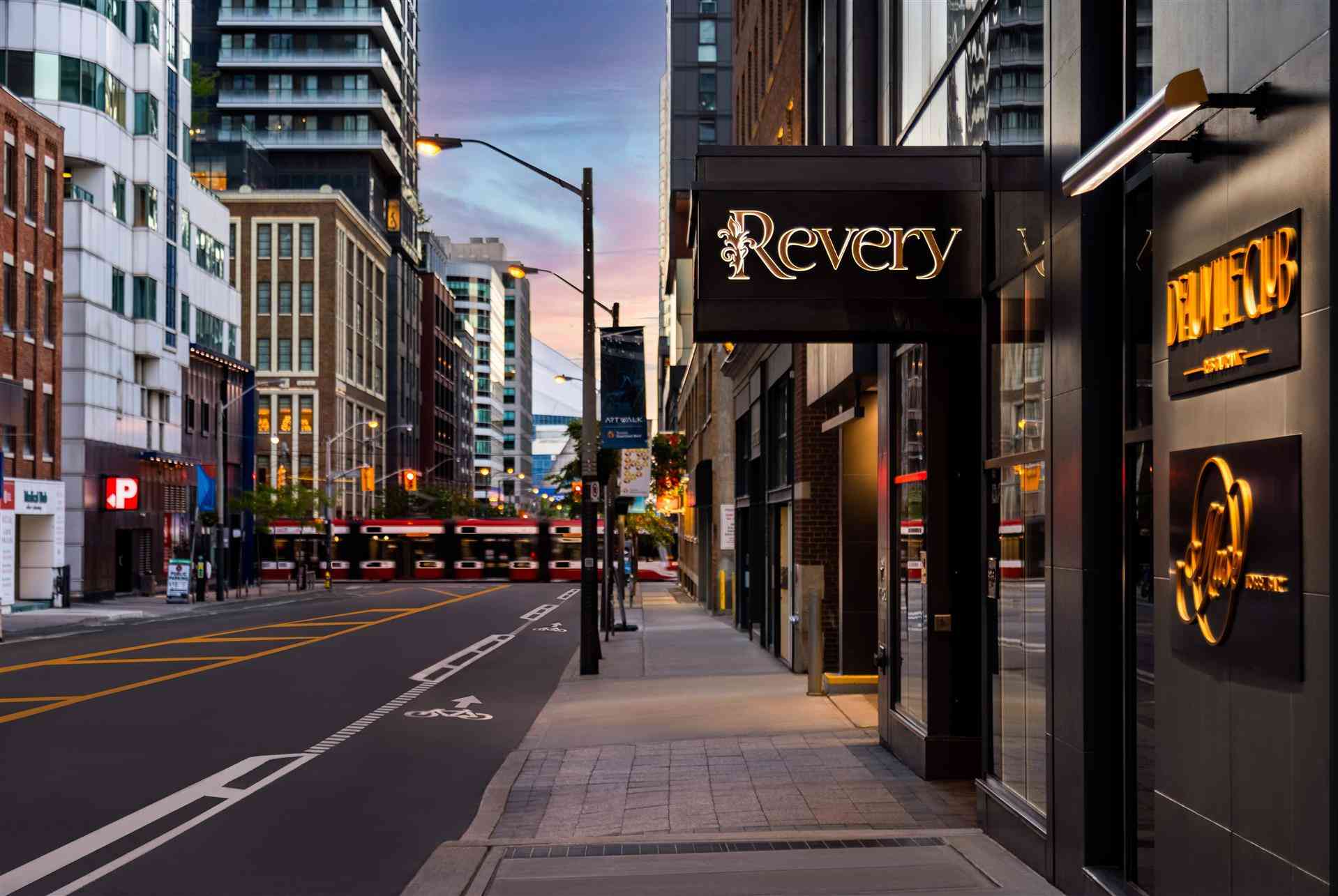 Revery Toronto Downtown, Curio Collection by Hilton em Toronto, ON