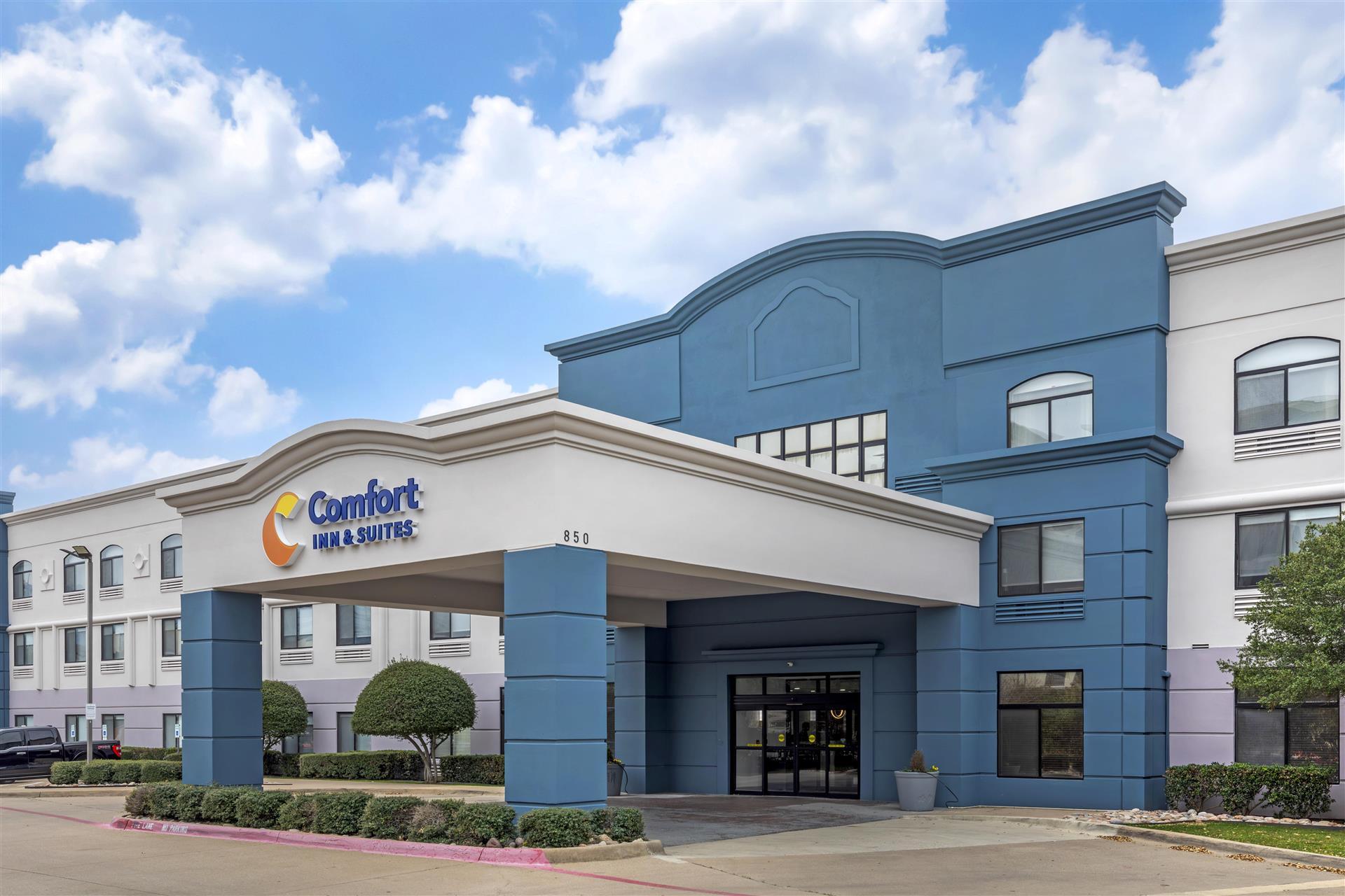 Comfort Inn & Suites Irving Las Colinas DFW image