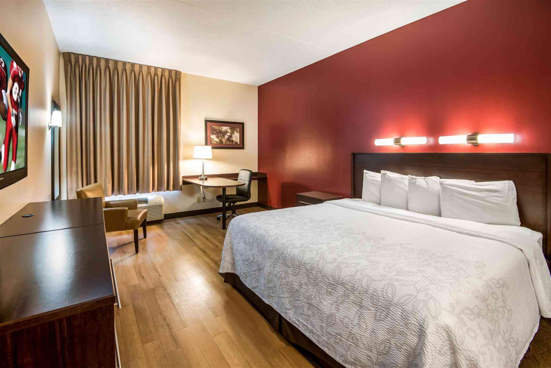 Red Roof PLUS+ Long Island - Garden City en Westbury, NY