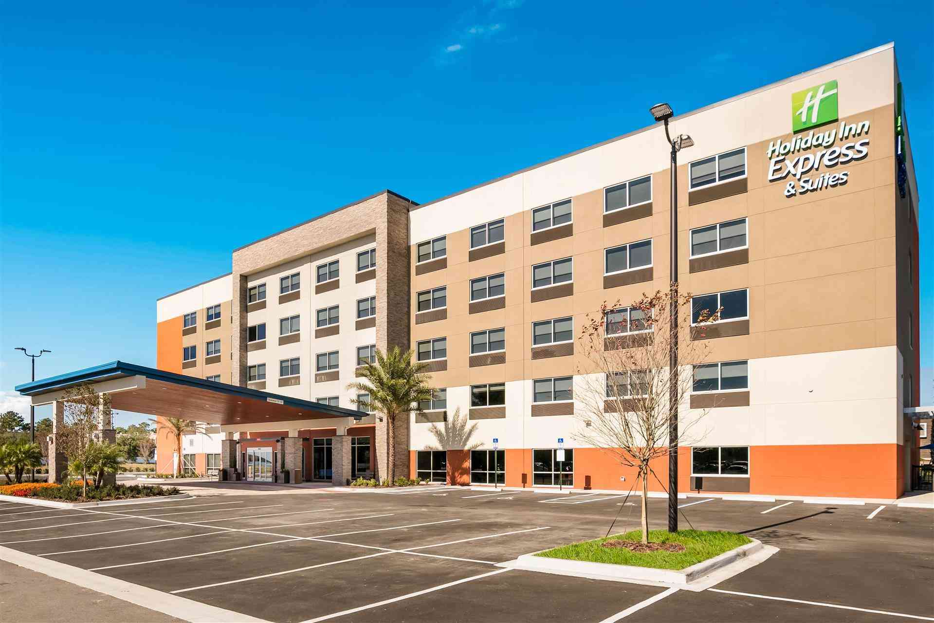 Holiday Inn Express & Suites Jacksonville - Town Center в Джексонвилл, FL